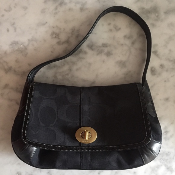 Authentic Coach Classic Black Shoulder Bag - Picture 3 of 8
